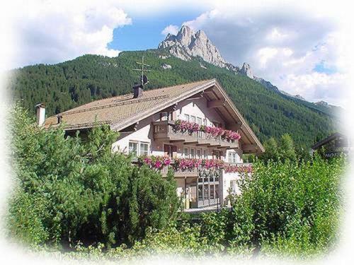 Hotel Villa Mozart Pozza di Fassa Eksteriør bilde