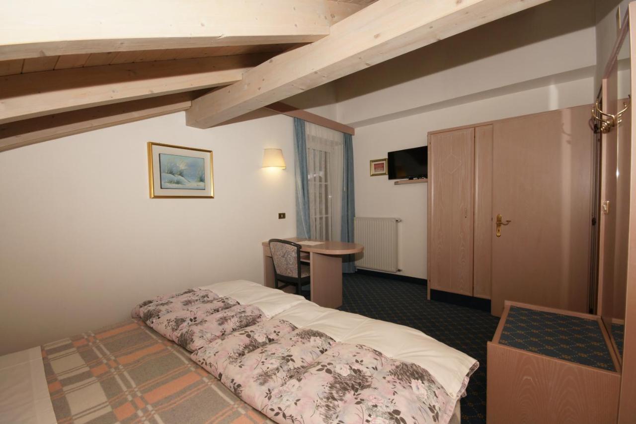Hotel Villa Mozart Pozza di Fassa Eksteriør bilde