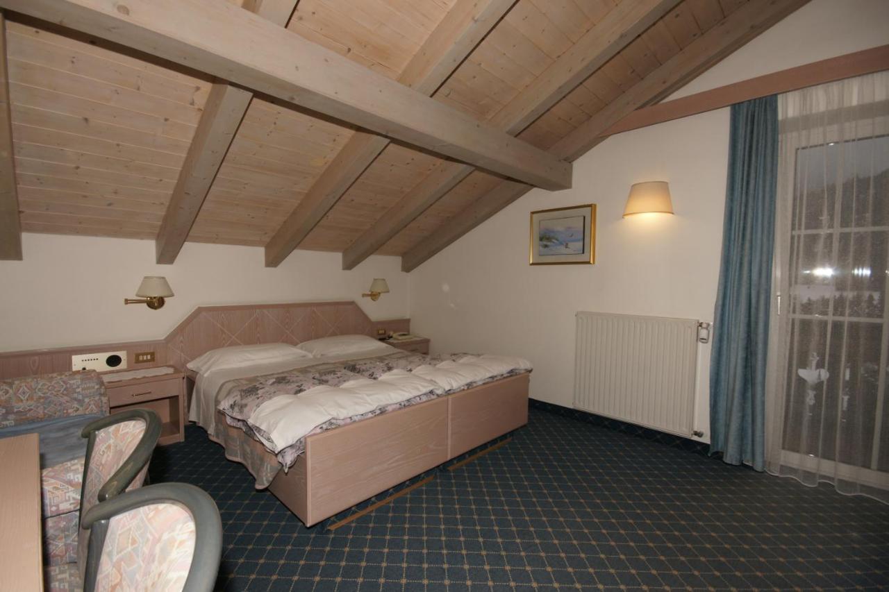 Hotel Villa Mozart Pozza di Fassa Eksteriør bilde
