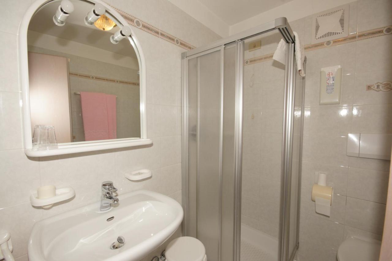 Hotel Villa Mozart Pozza di Fassa Eksteriør bilde