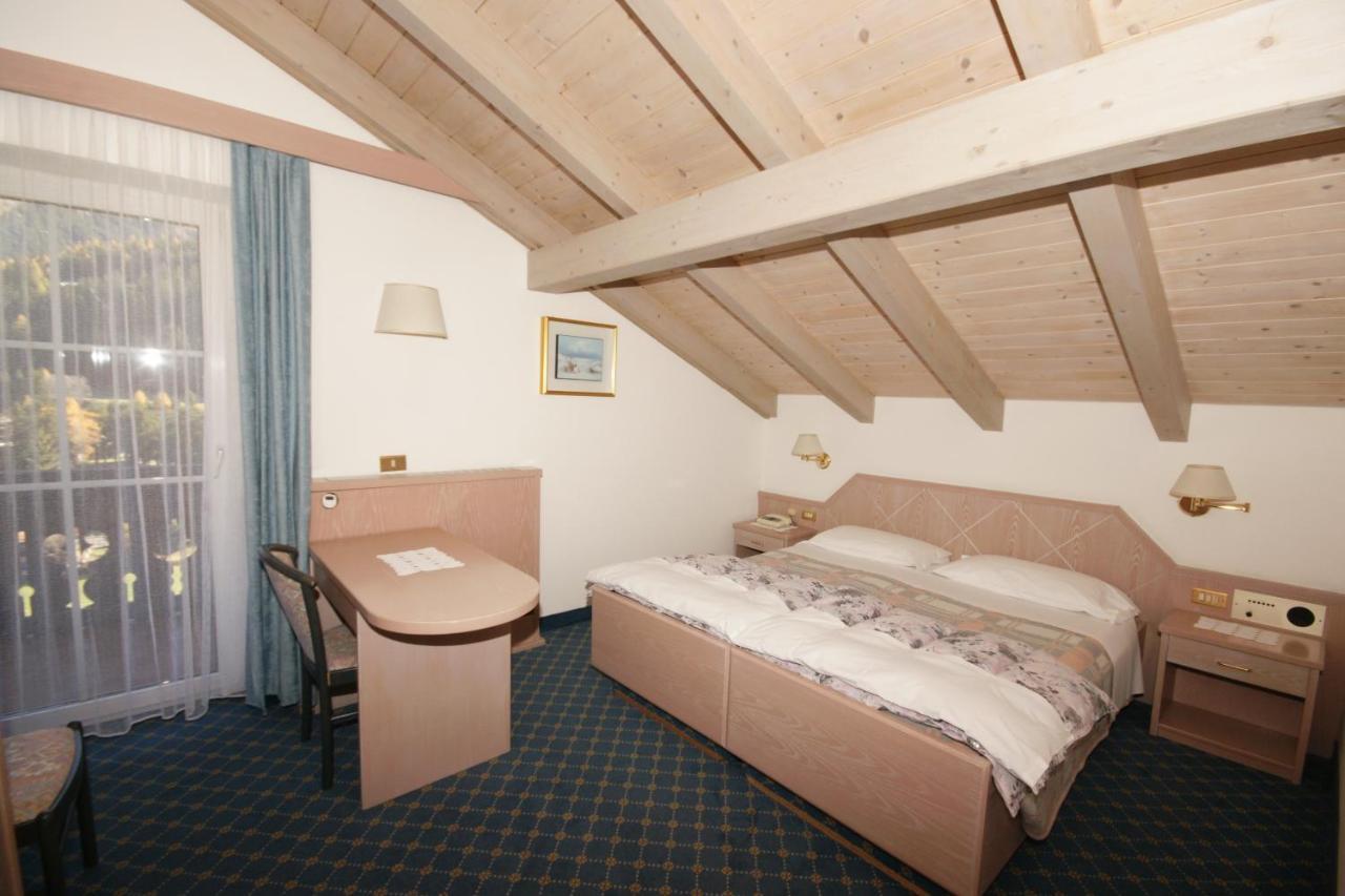 Hotel Villa Mozart Pozza di Fassa Eksteriør bilde